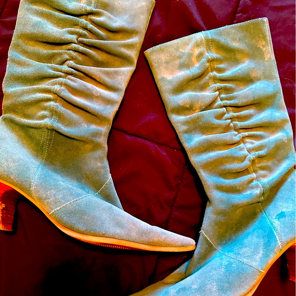 Beautiful turquoise Seychelles boots.